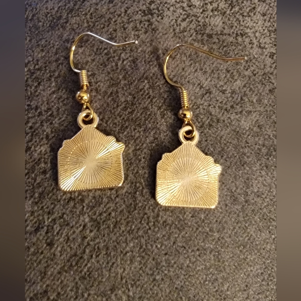 Handcrafted Womens Valentine's Earrings Goldtone - Picture 3 of 5